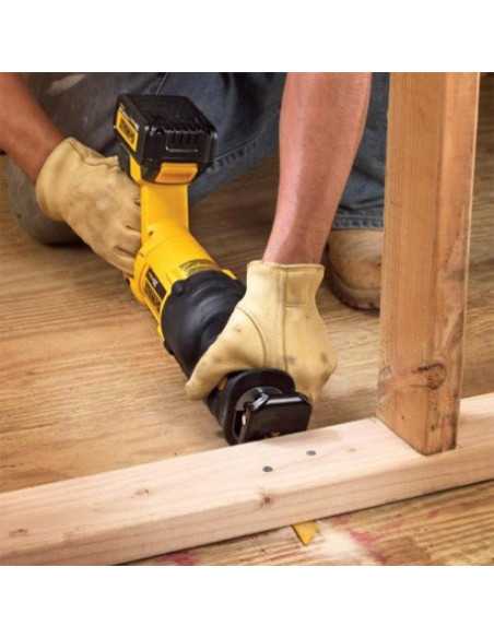 Fierastrau sabie DeWALT DCS380N